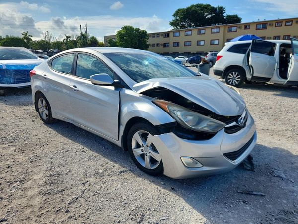 2013 HYUNDAI ELANTRA
