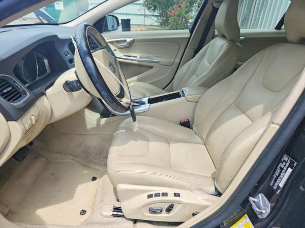 2015 VOLVO S60 Premier (non R design)