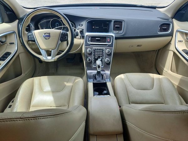 2015 VOLVO S60 Premier (non R design)