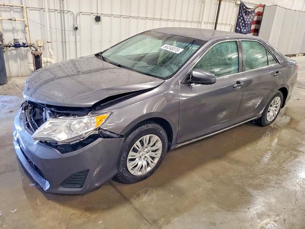 2012 TOYOTA CAMRY — Front 3/4