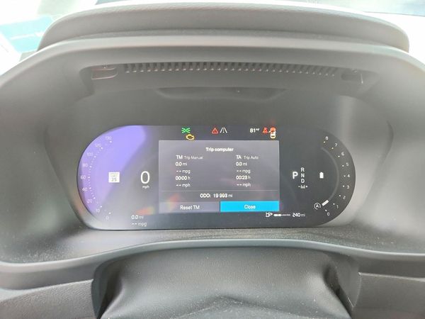 2024 VOLVO XC40 Core (Bright/Dark)