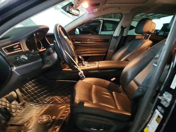 2015 BMW 740