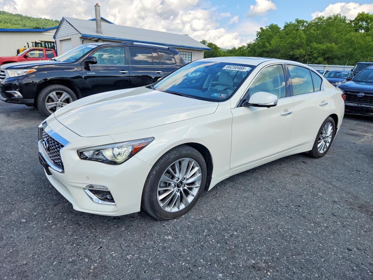 2021 INFINITI Q50 LUXE — Front 3/4
