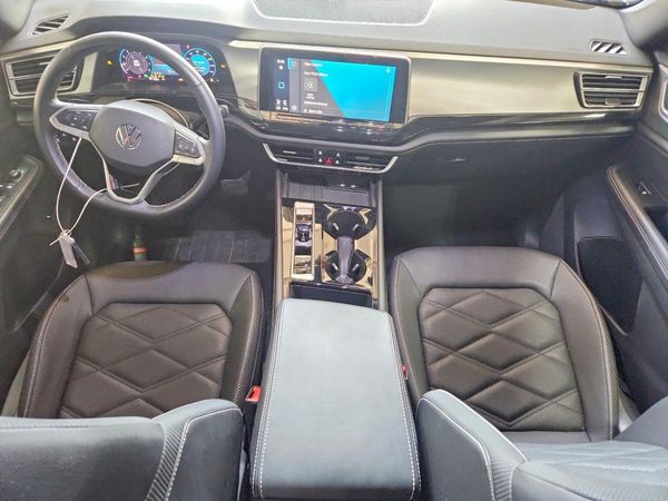 2025 VOLKSWAGEN ATLAS CROSS SPORT 4Motion SE