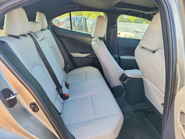 2021 LEXUS UX 250h Premium