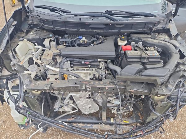 2019 NISSAN ROGUE — Engine bay