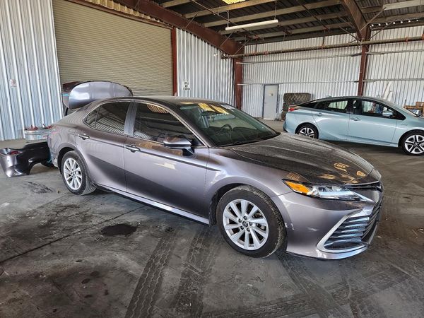 2022 TOYOTA CAMRY LE — Passenger 3/4