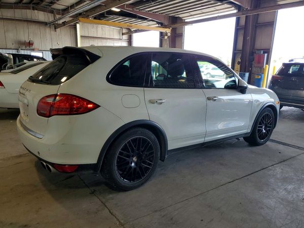 2013 PORSCHE CAYENNE