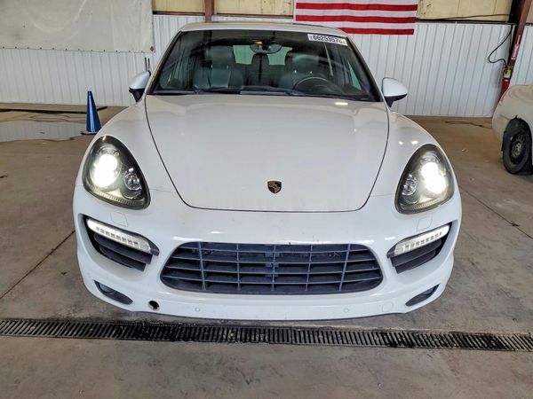 2013 PORSCHE CAYENNE