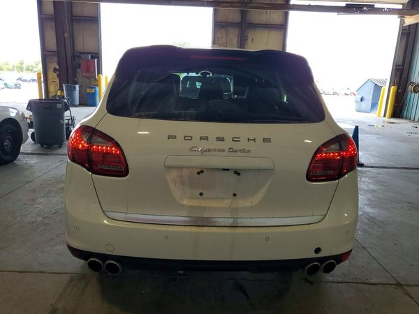 2013 PORSCHE CAYENNE