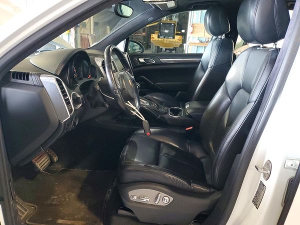 2013 PORSCHE CAYENNE