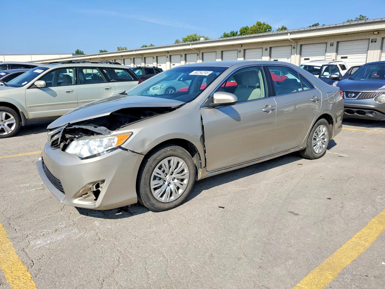 2014 TOYOTA CAMRY — Front 3/4