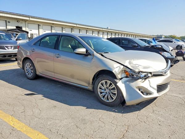 2014 TOYOTA CAMRY — Passenger 3/4