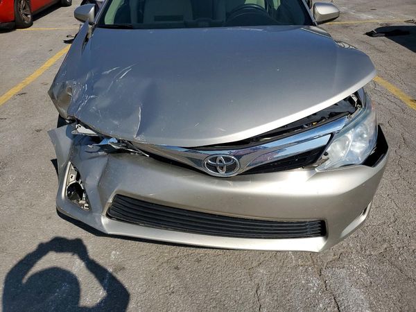 2014 TOYOTA CAMRY — Engine bay