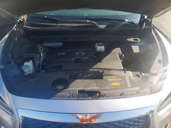 2017 INFINITI QX60 — Engine bay