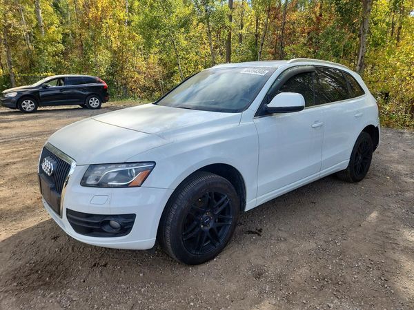 2012 AUDI Q5 Prestige — Front 3/4