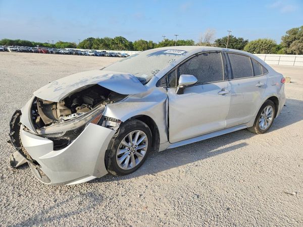 2022 TOYOTA COROLLA LE, w/Premium pkg2 — Front 3/4