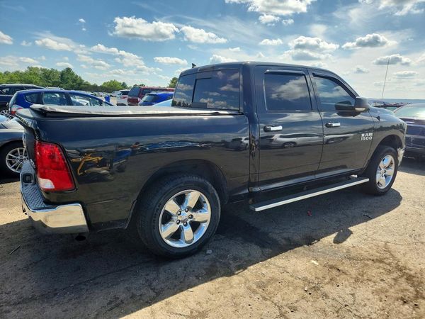 2016 RAM 1500 SLT