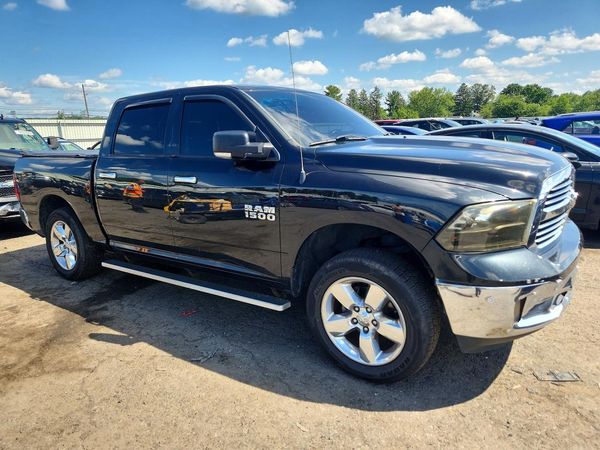2016 RAM 1500 SLT