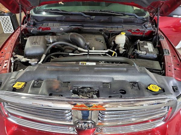 2014 RAM 1500 SLT — Engine bay