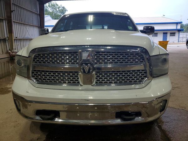 2015 RAM 1500 LARAMIE CREW CAB 4X4