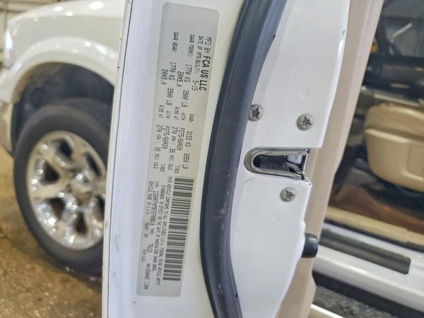 2015 RAM 1500 LARAMIE CREW CAB 4X4