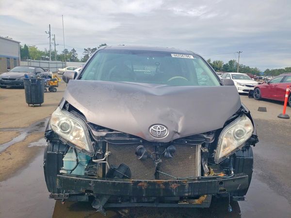 2013 TOYOTA SIENNA