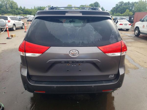 2013 TOYOTA SIENNA