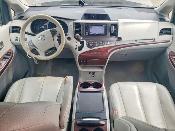 2013 TOYOTA SIENNA