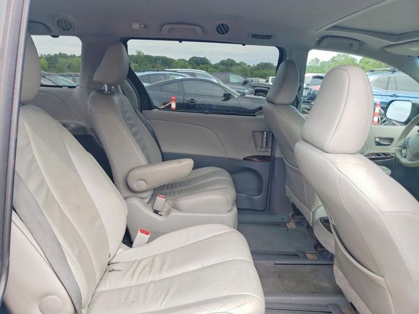 2013 TOYOTA SIENNA