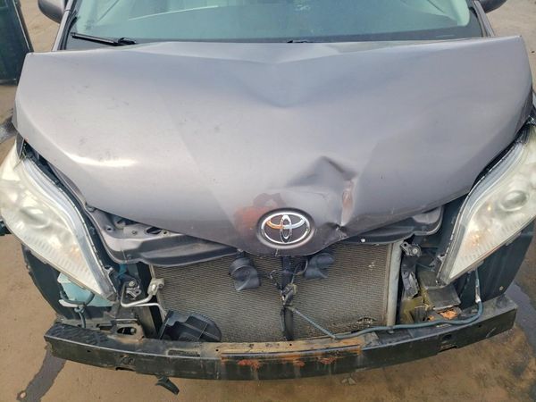 2013 TOYOTA SIENNA