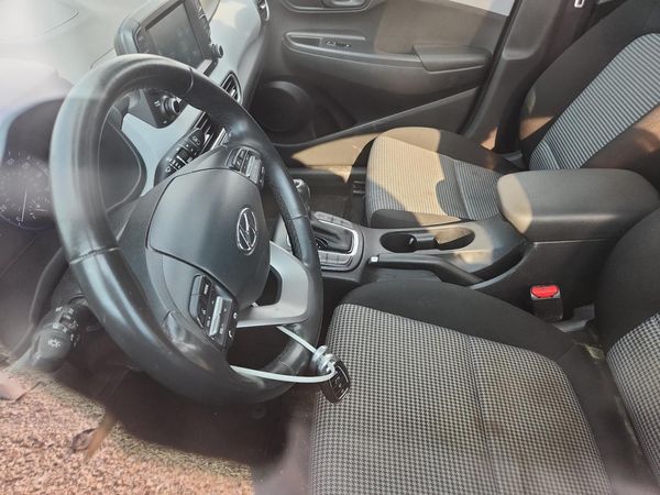 2018 HYUNDAI KONA SEL with Tech Pkg