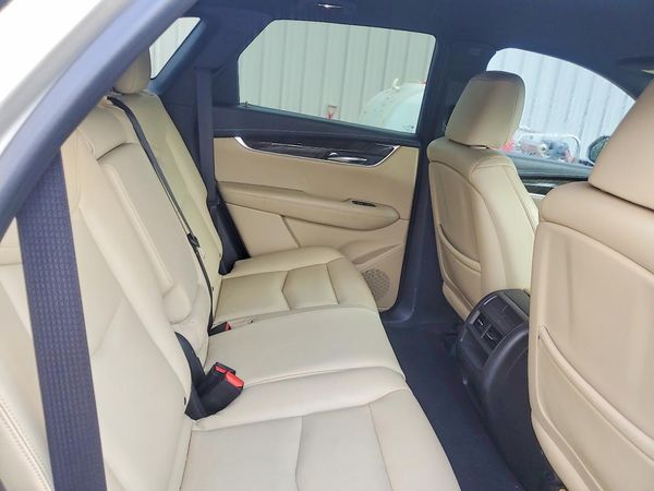 2017 CADILLAC XT5 Base