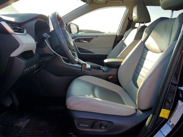 2022 TOYOTA RAV4 XLE Premium