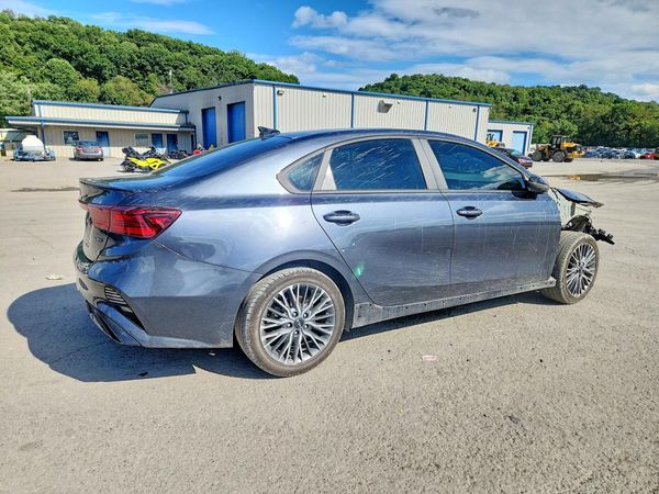 2022 KIA FORTE GT Line