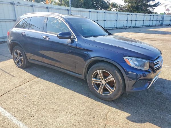 2017 MERCEDES-BENZ GLC — Passenger 3/4