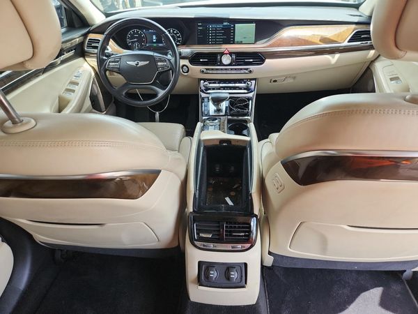2017 GENESIS G90