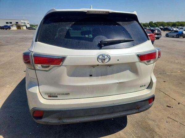 2016 TOYOTA HIGHLANDER