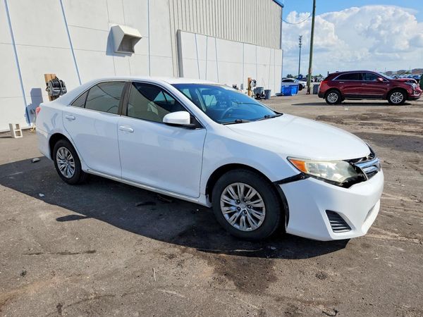 2014 TOYOTA CAMRY