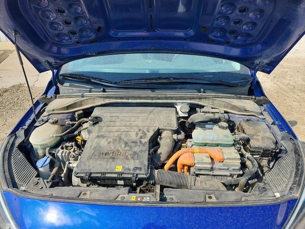 2019 HYUNDAI IONIQ Blue (HEV) — Engine bay
