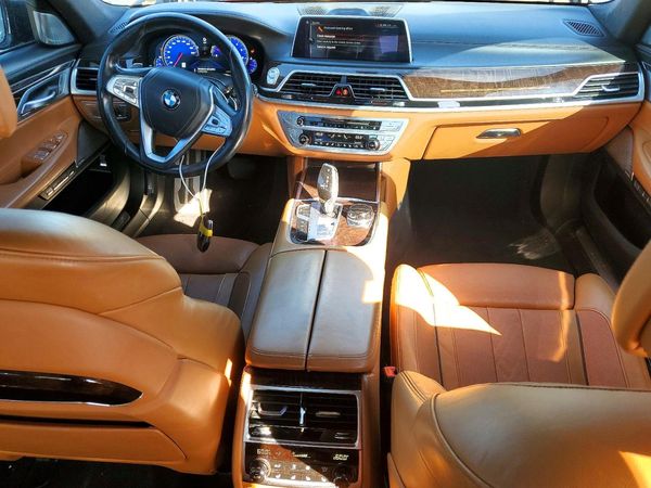 2016 BMW 750 xDrive