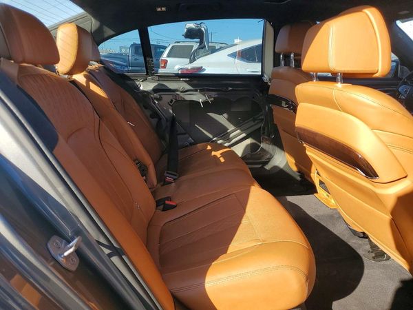 2016 BMW 750 xDrive