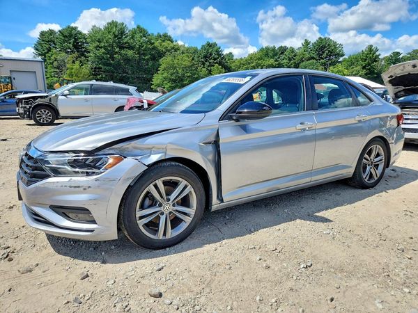 2021 VOLKSWAGEN JETTA S / SE / R-Line — Front 3/4