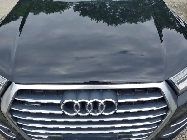 2017 AUDI Q7 quattro Premium Plus — Engine bay