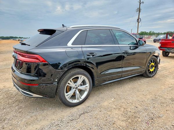 2023 AUDI Q8