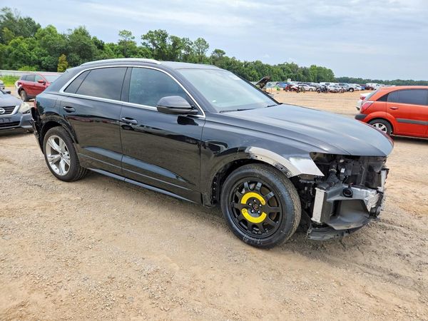 2023 AUDI Q8