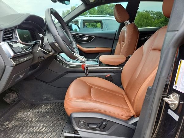 2023 AUDI Q8