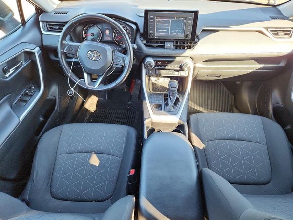 2020 TOYOTA RAV4 XLE