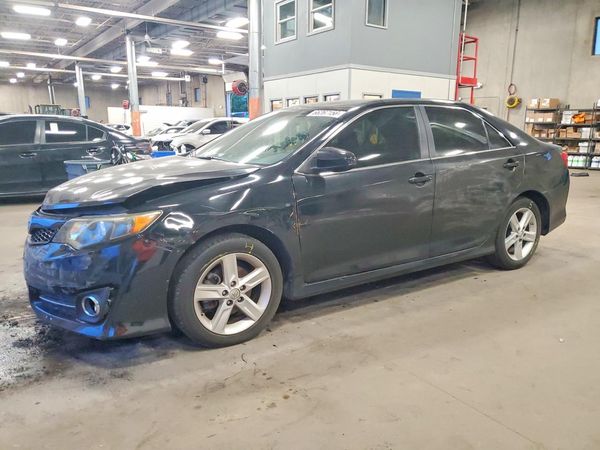 2013 TOYOTA CAMRY — Front 3/4