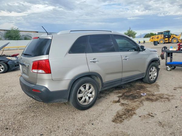 2013 KIA SORENTO Base / LX